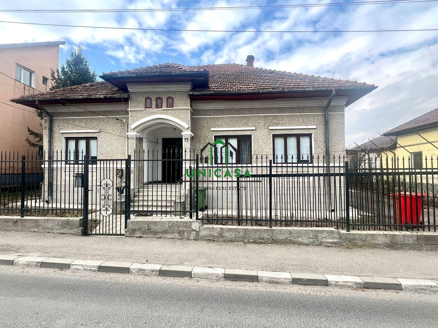 Casa Centru/ 4 camere / teren 920mp - Poză 2