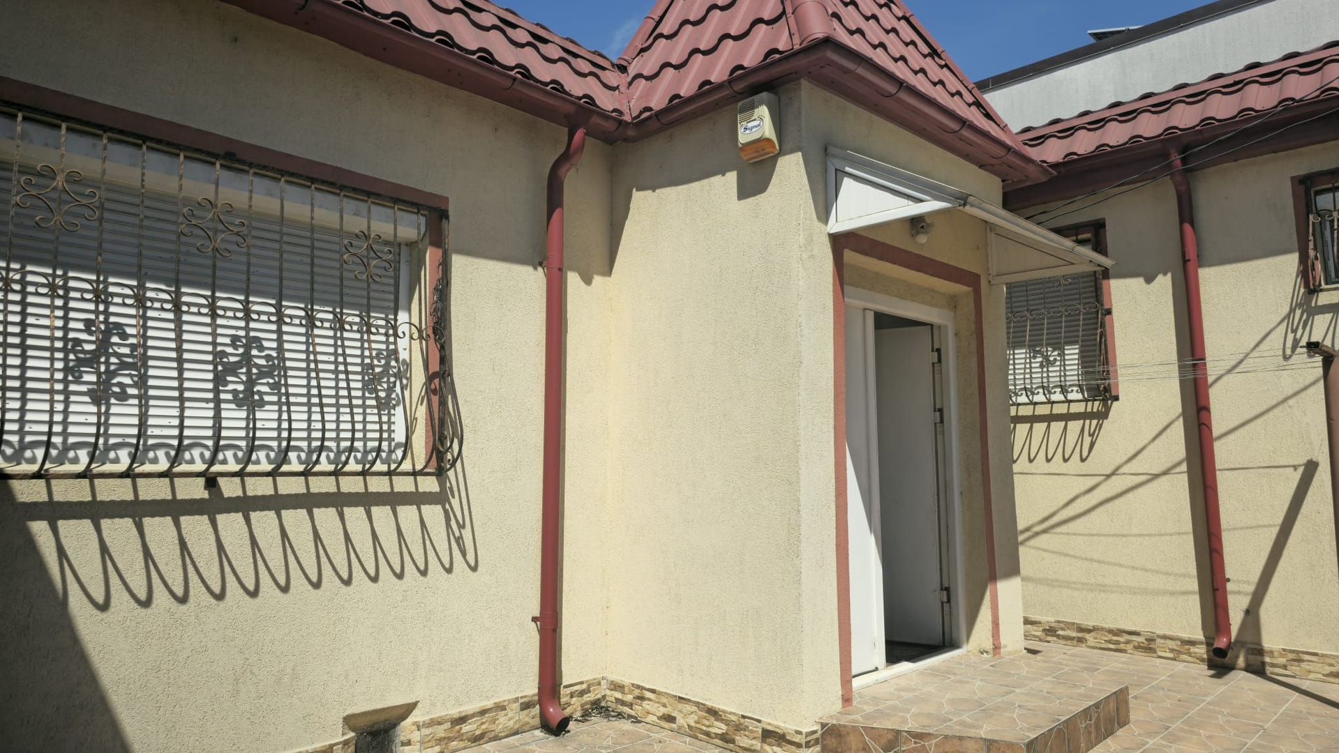 De vanzare casă individuală 3 camere  Str. Vultur, 109.000 euro - Poză 2