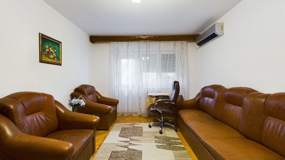 Apartament central cu 3 camere - Poză 1