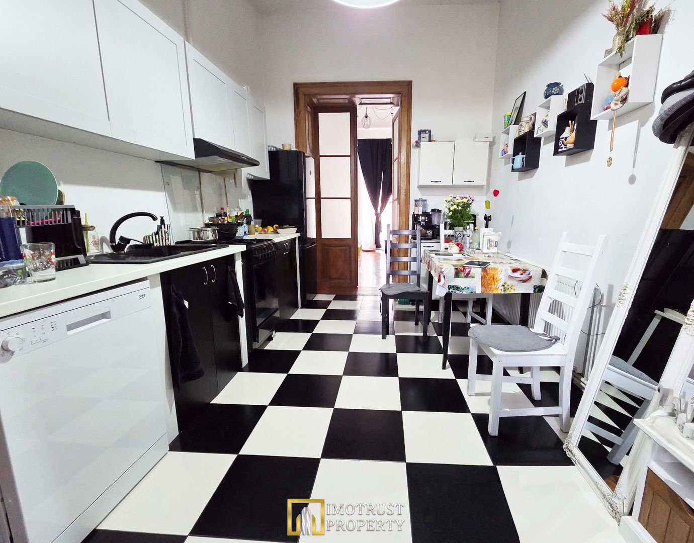 Apartament de vânzare cu tavane înalte, Arad, centru - Poză 8