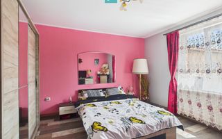 Casă spațioasă cu grădină în Topolovățu Mare - Poză 3