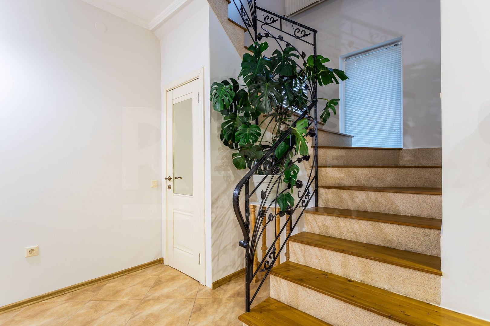 Chirie, casă, 3 camere, strada Sergiu Radautanu Codru - Poză 3