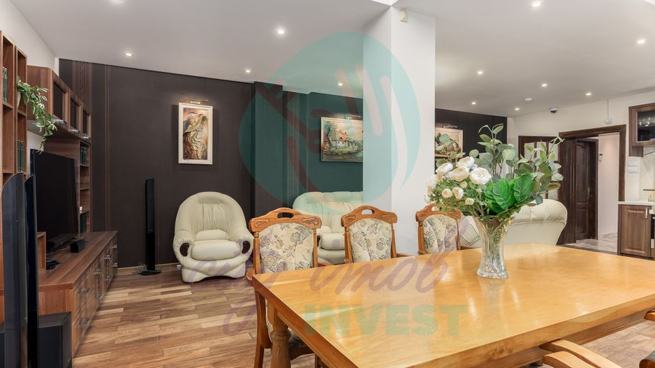 Vilă spațioasă cu curte superbă lângă Parcul Circului - Poză 17