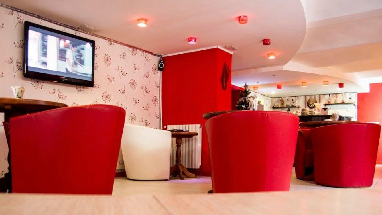 IDEAL PENTRU SALON INFRUMUSETARE / RESTAURANT/BAR/GRADINITE - Poză 13