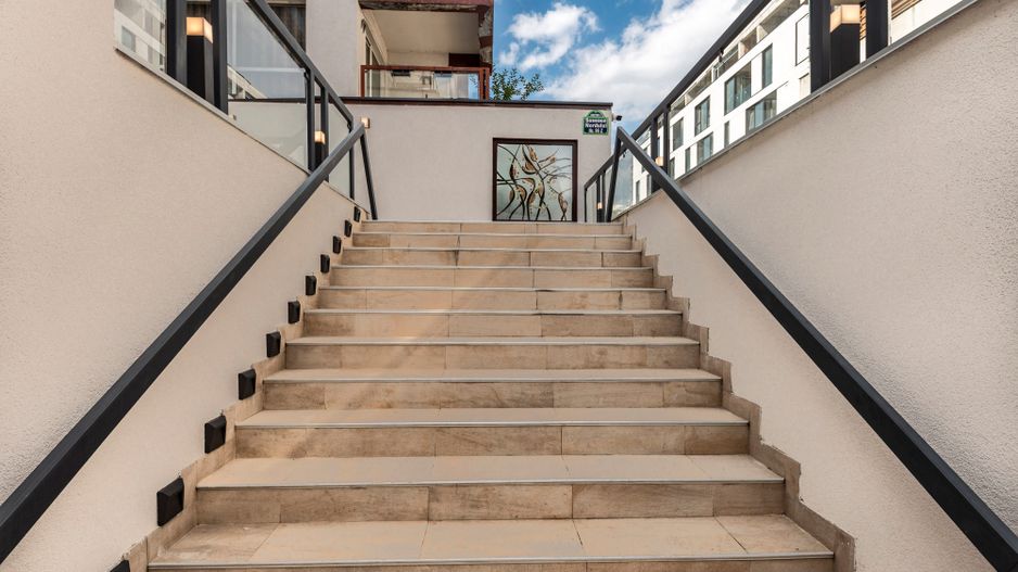 4 camere| semineu| piscina interioara | sauna | sala de sport| parcare - Poză 28