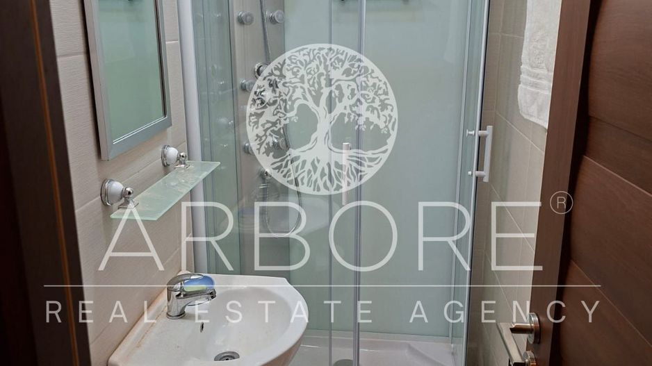 Garsoniera vis a vis de Athenee Palace nou renovata si mobilata - Poză 4