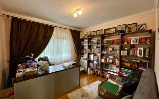 De vânzare casă cu suprafața de 250 mp plus 900 mp teren - Poză 11