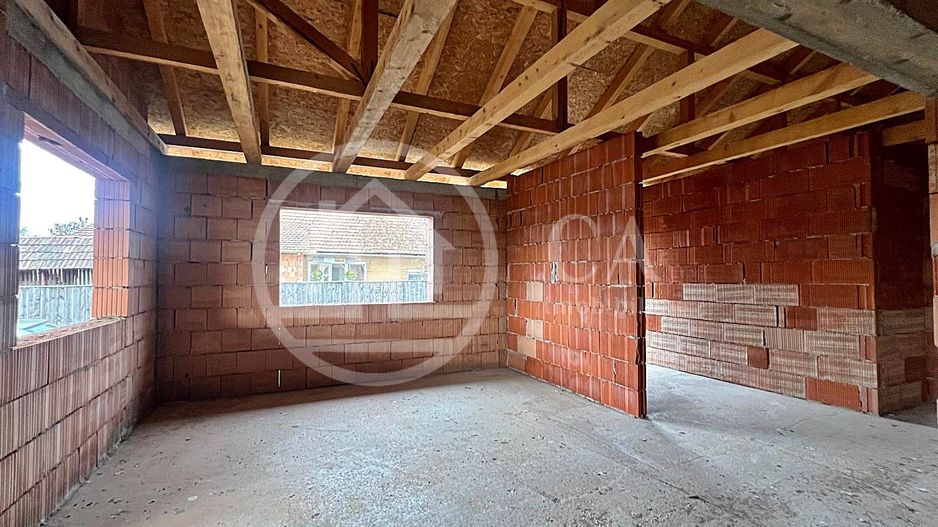 Teren si casa la rosu de vanzare in Biharia, Bihor - Poză 2