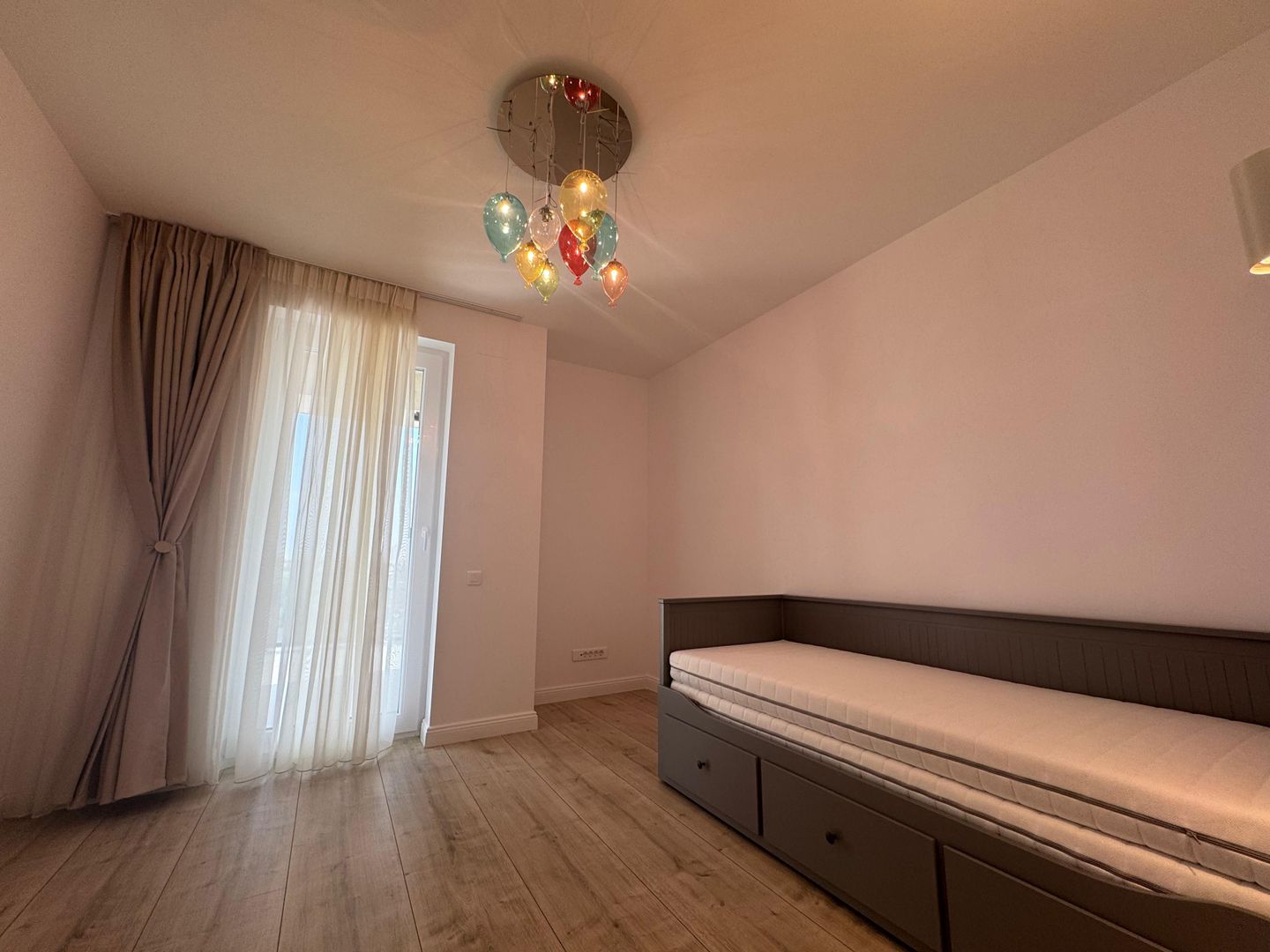 Apartament 3 camere, parcare subterana - Poză 12