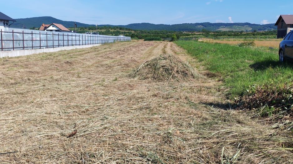 teren - 21,55 ari - acces direct din DN17 - pretabil spatiu comercial/productie - Poză 2