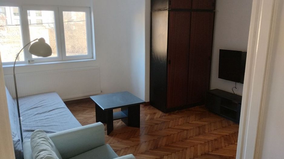 Închiriez garonieră, Unirii, centrală proprie - Poză 1