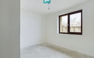 Vilă la sol cu open space și 3 dormitoare la alb - Poză 14