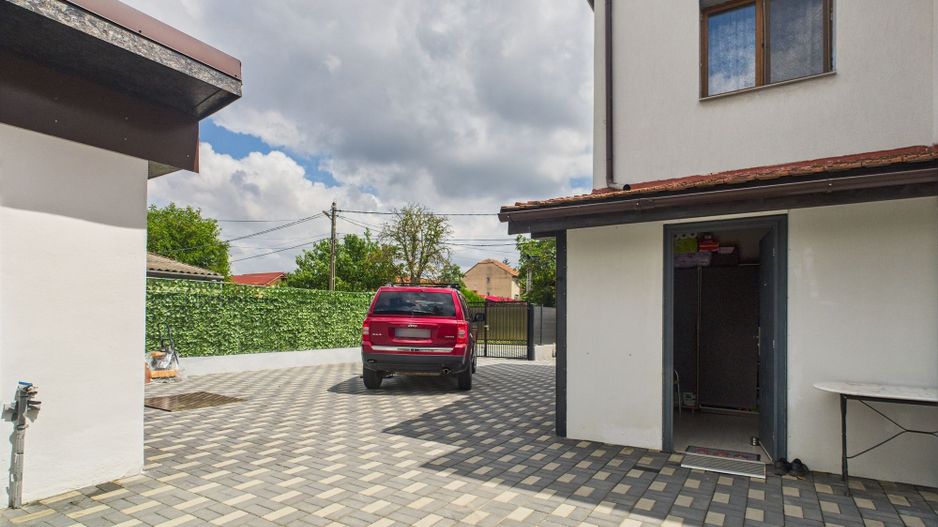 Vilă spațioasă cu 6 camere în Dumbrăvița - Poză 28