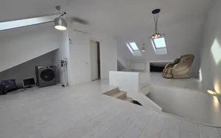 Vilă  cu mansardă, piscină și design modern – Tunari - Poză 32