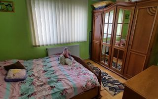 Apartament 3 camere, zona Bd.George Enescu , et.1, mobilat/utilat, pret negociabil ! - Poză 2