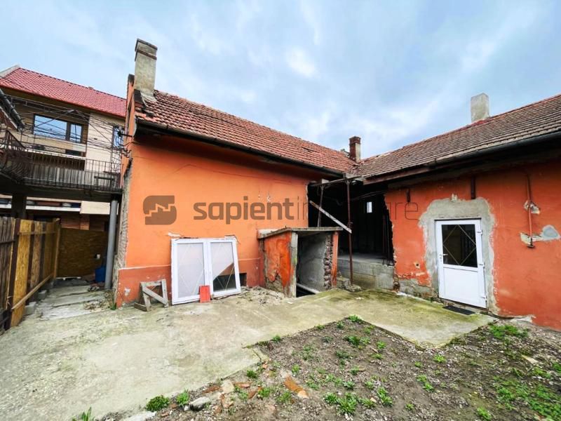 Casa situata ultracentral cu proiect autorizat - Poză 16