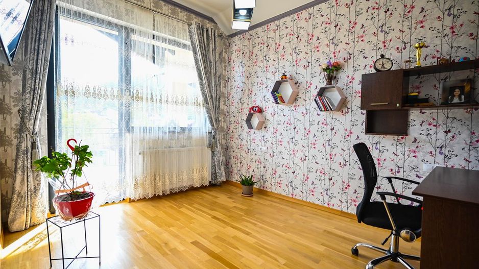 Somptuozitate in stil modern, 2 garaje, 3 terase, totul pe 1.000 mp teren - Poză 19