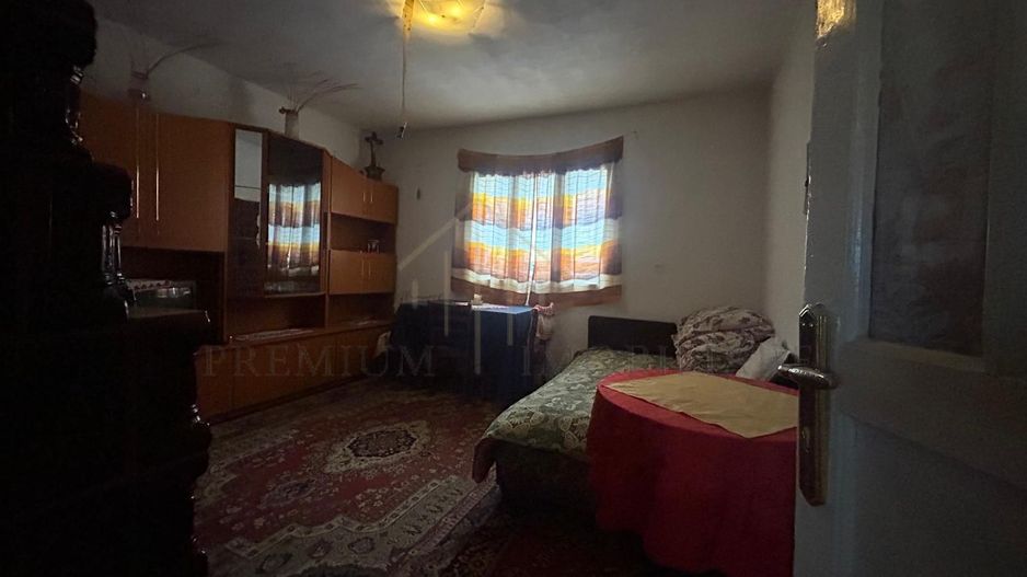 Casă batraneasca+ teren 999 mp intravilan în Oituz - Poză 15