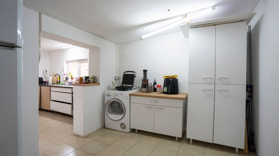Casa 5 camere in Rogerius, la bulevard, cu acces auto - Poză 11