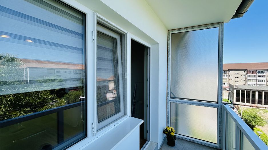 Apartament decomandat, cu 3 camere, 2 bai, 2 balcoane - Zona Strand - Poză 14