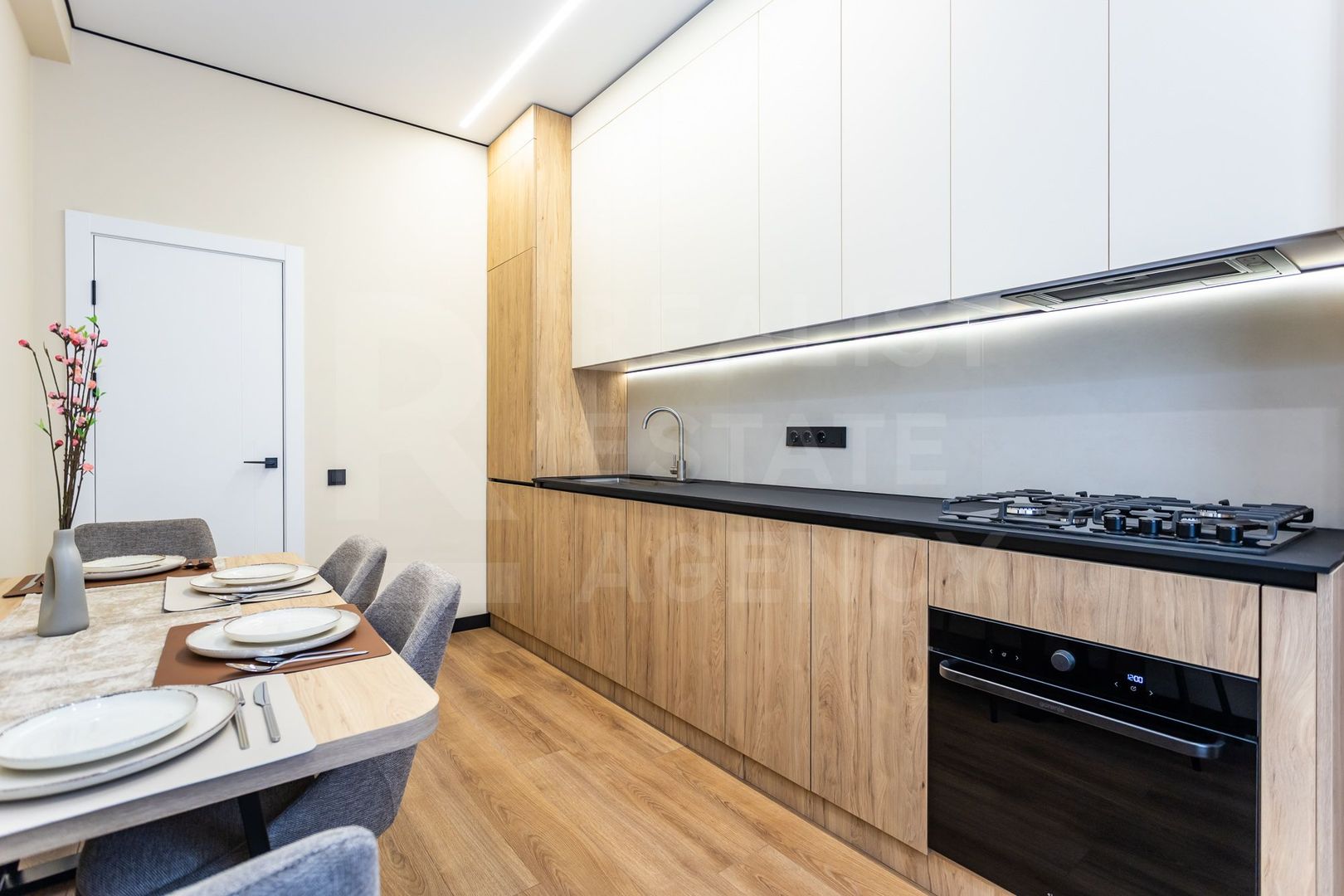 Vânzare, apartament, 1 cameră, strada Miorița ,Centru. - Poză 1