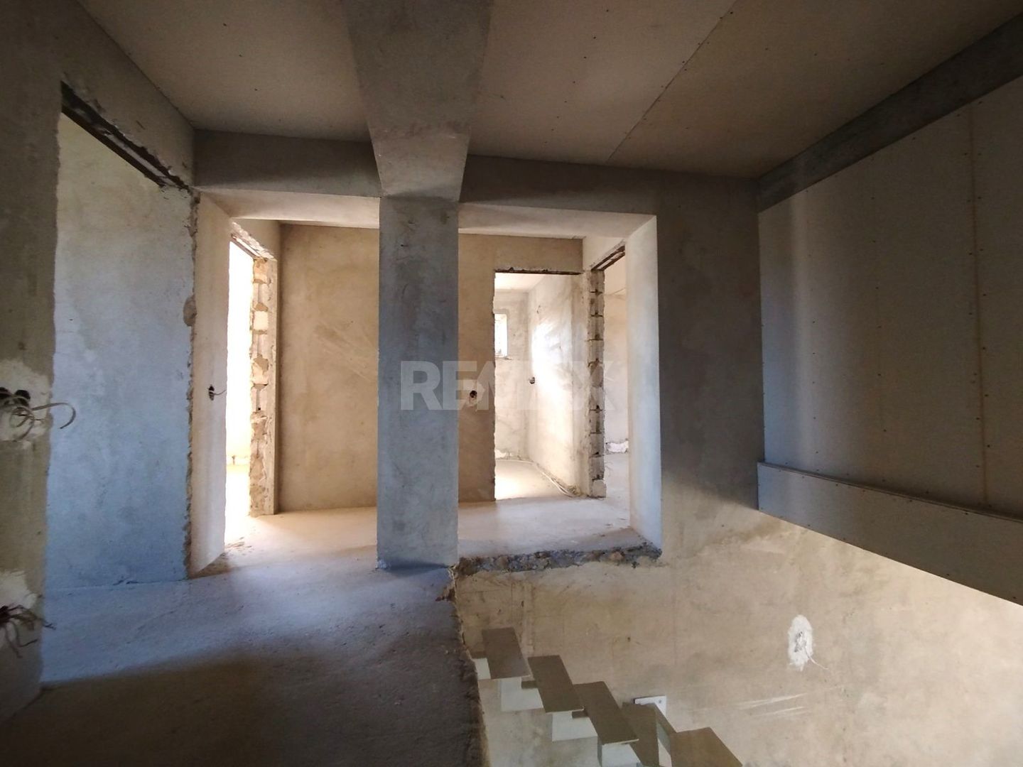 CASĂ CU 2 NIVELE – 136 m² | 4 DORMITOARE | 7 ARI ANENII NOI - Poză 12