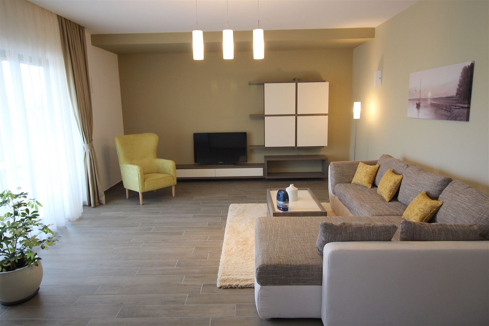 Apartament cu 3 camere de închiriat în zona Nord - Poză 2