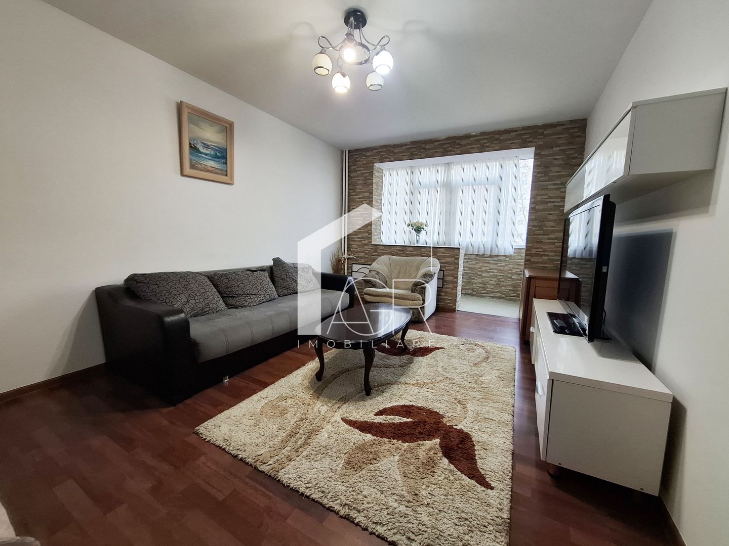 Apartament cu 3 camere, decomandat, zona Republicii - Poză 1