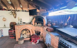 Casa perfectă pentru familie – curte, foișor cu grătar și garaj triplu - Poză 28