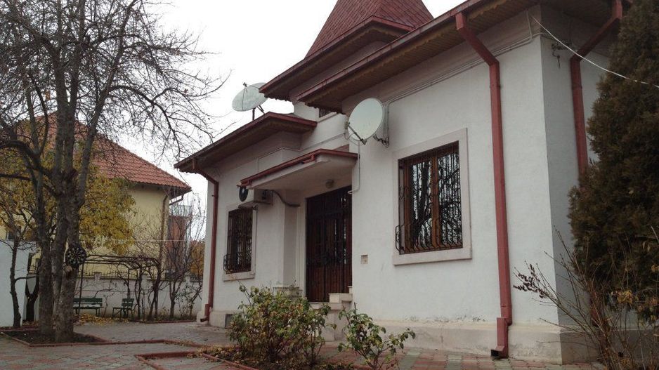 Aviatiei - inchiriere casa cu curte - Poză 1