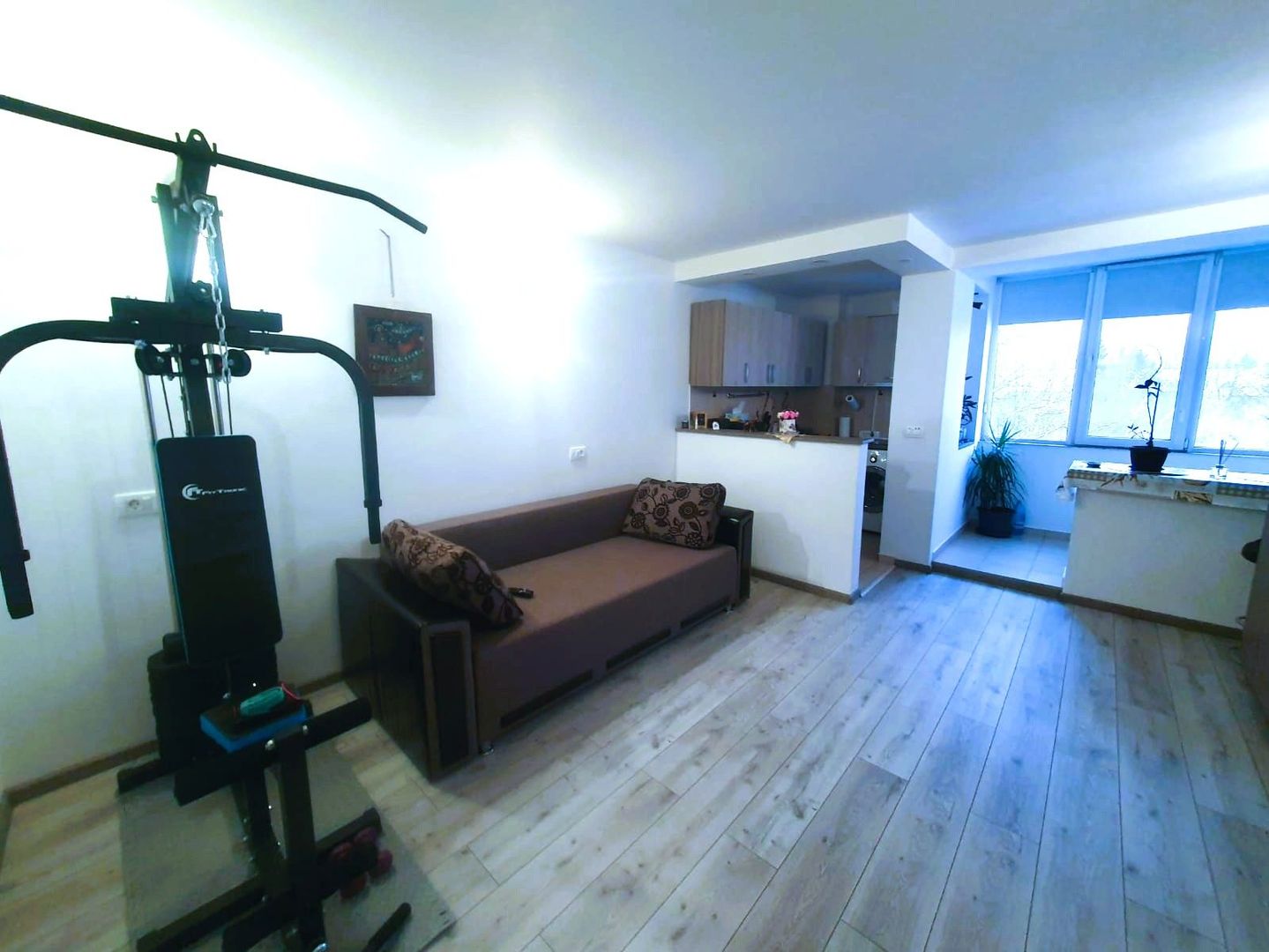 Garsonieră Spațioasă și Modernă, Complet Utilată – Zonă Urbană Excelent Conectat - Poză 1