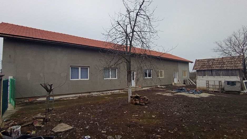 Casa Individuala Suprafete Generoase, Teren Mare, La Rosu - Poză 3