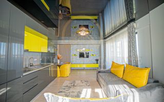 Răsărit peste mare, apus peste lac – apartament premium în Mamaia - Poză 3