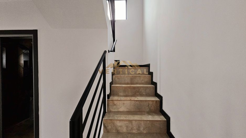 Casa 4 camere | 3 bai | centrul comunei Berceni - Poză 7