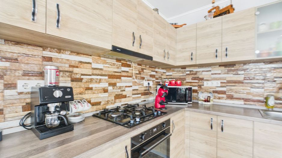 Casă spațioasă cu grădină în Topolovățu Mare - Poză 5