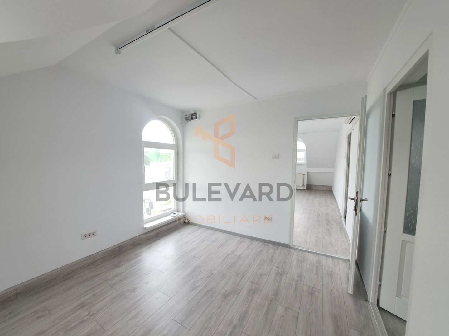 Spatiu birouri 147 mp + 4 locuri de parcare, zona Pod Ira! - Poză 10