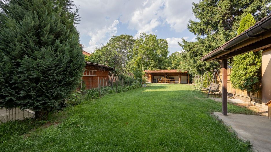 Apartament ultracentral cu 3 camere, 2 băi și curte privată - Poză 3