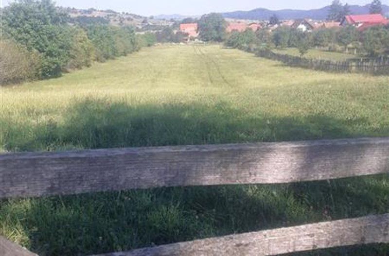 teren pretabil pensiune -casa,Zarnesti,4km de castelul Bran - Poză 1