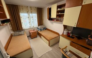 Apartament cu 3 camere, renovat integral, mobilat și utilat - Poză 3