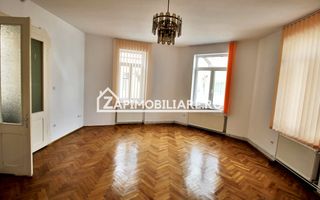 Casa 5 camere,3 băi,180 mp.teren 371 mp.Central - Poză 1