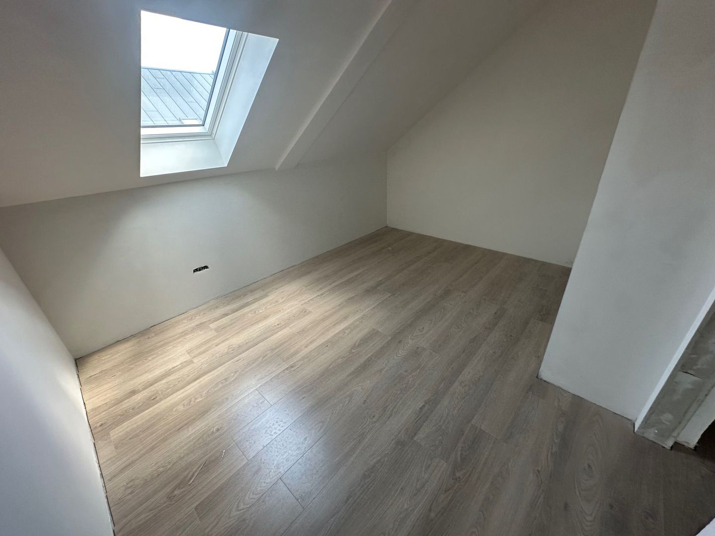Apartment bloc nou cu lift si loc de parcare inclus - Poză 18