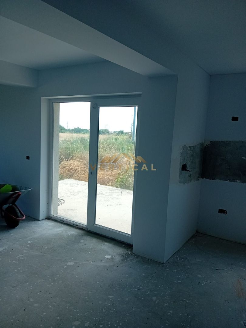 Casa  - spatioasa 3 camere  Vidra-Institut - Poză 9