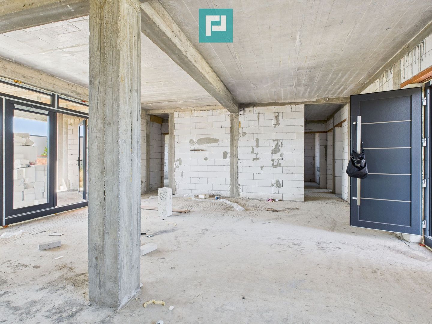 Casă nouă la roșu în Mândruloc - Poză 9