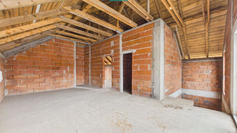 Casă la roșu cu piscină-Pârneava-767 mp teren - Poză 7