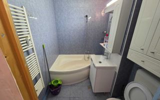 3 camere spatioase, AC, dressing generos, zona linistita Titan - Poză 7