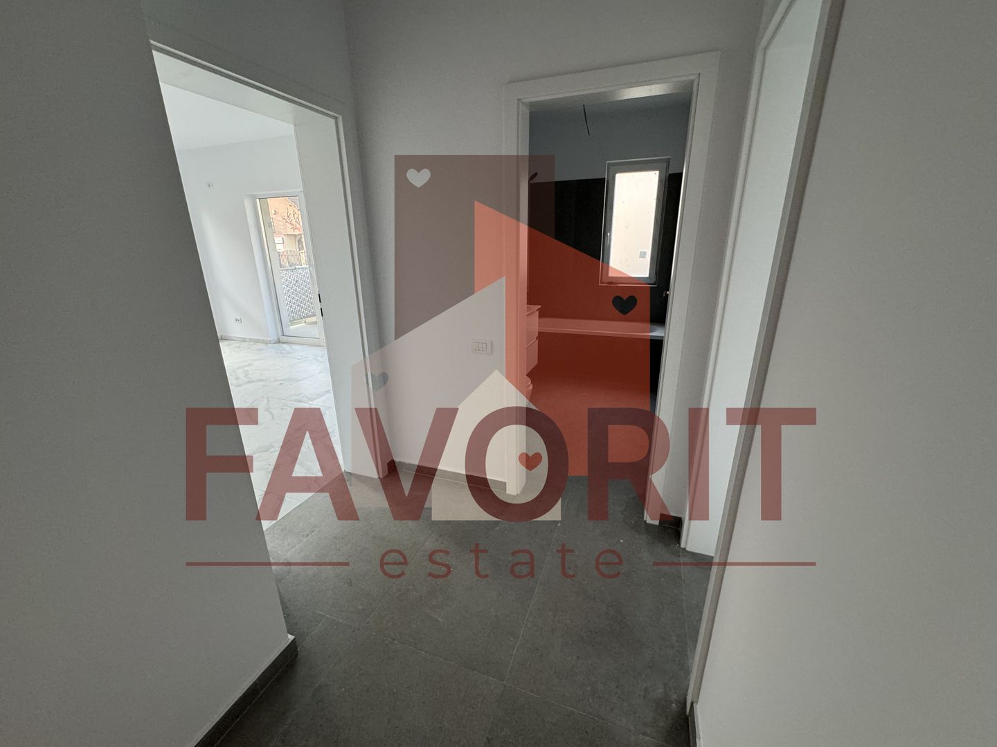 Decomandat. Gradina Proprie. 2 bai. Disponibil imediat. - Poză 9