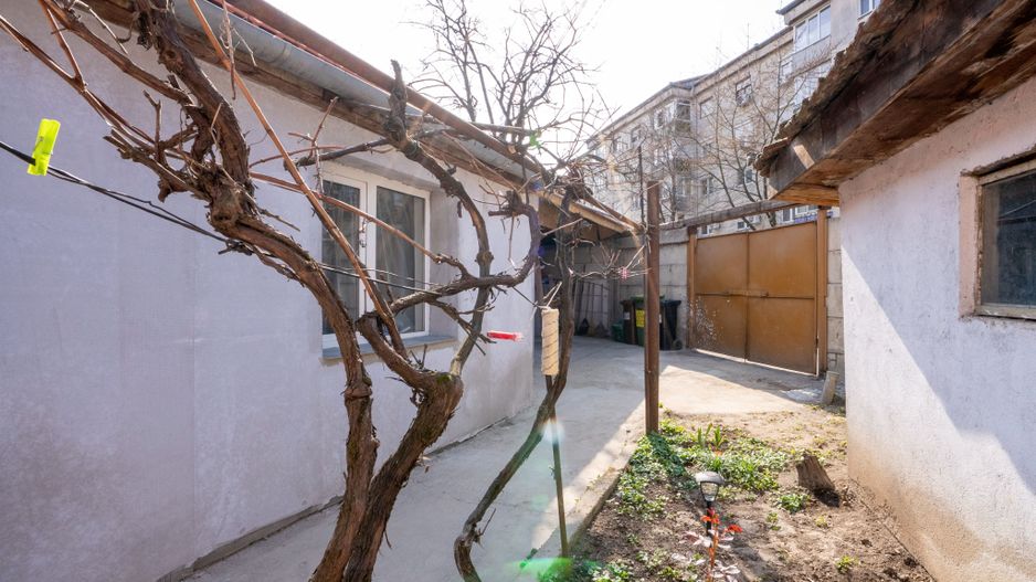 Casa cu 300 mp de teren , acces auto si dublu front in Nufarul - Poză 12