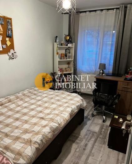 3 Camere Decomandat-Renovat- zona Alexandru cel Bun- bloc 1982 - Poză 3