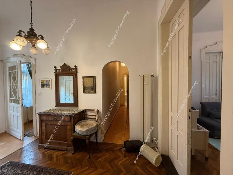 Apartament deosebit in Palat istoric 110 mp+ Balcon deschis- Piata Sf. Gheorghe - Poză 5