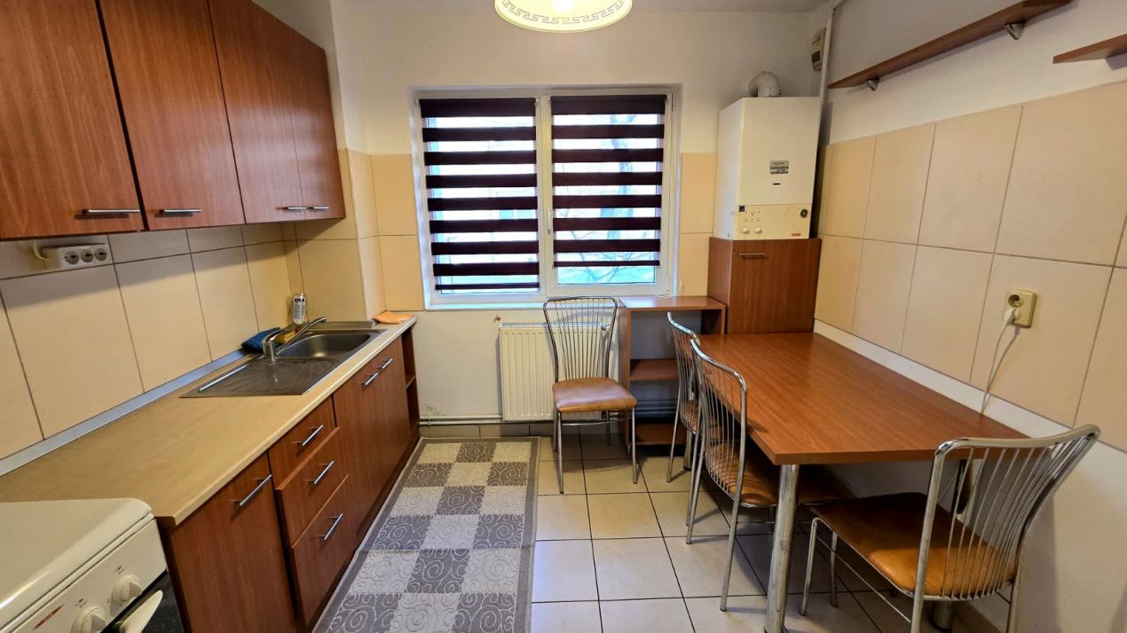 De închiriat apartament 3 camere Micro 16 Parter - Poză 10